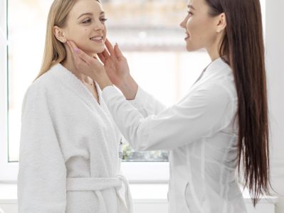 beautician-woman-clinic-consults-client