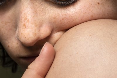 side-view-woman-with-freckles